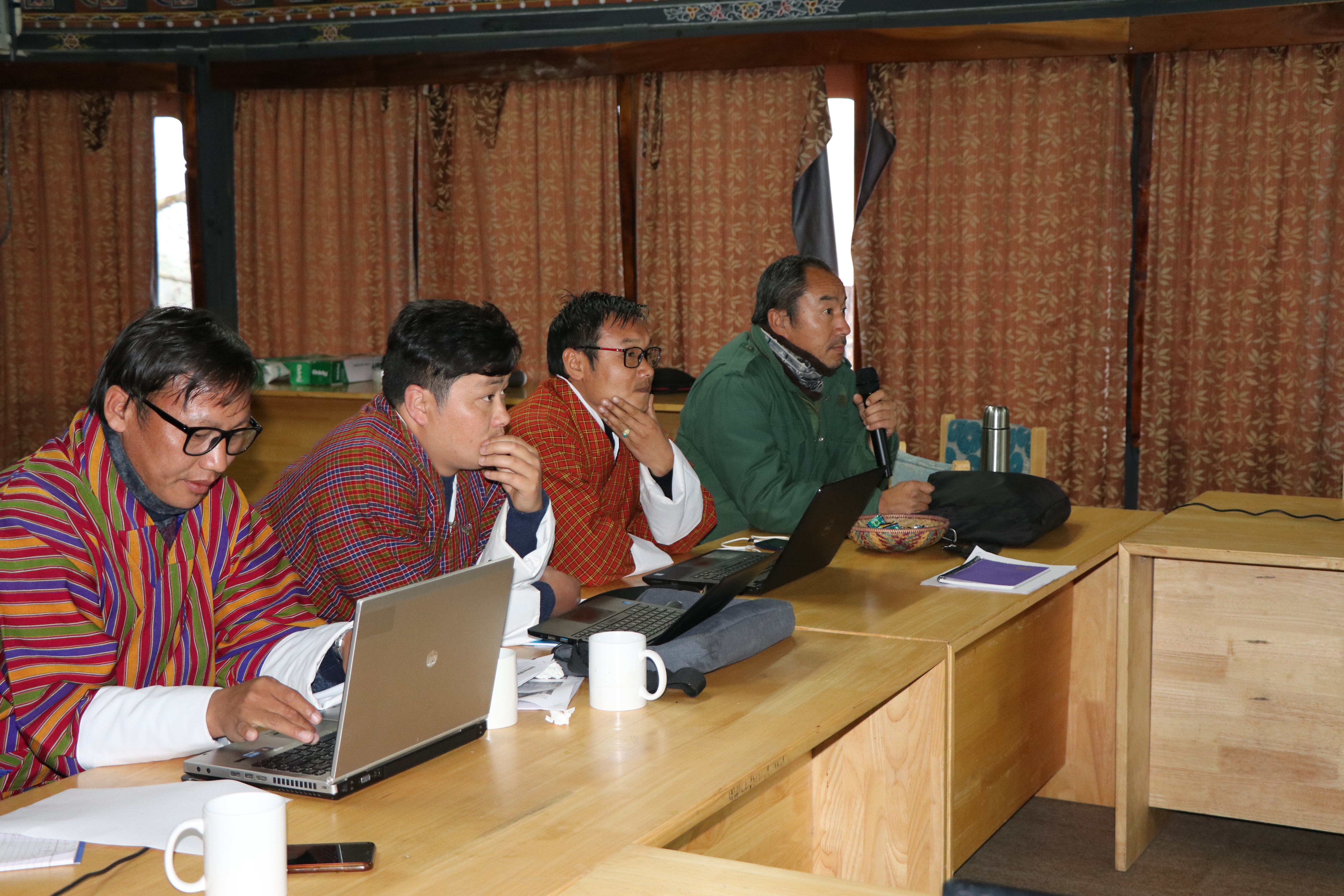 Providing feedback on teacher's presentation on the GLOBE classroom implementation plan