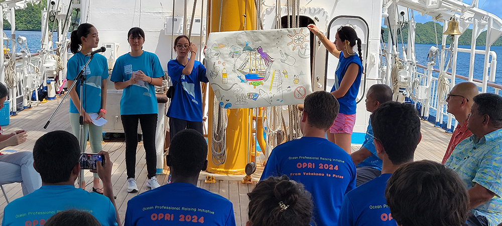  Students present their ideas on board the ship.